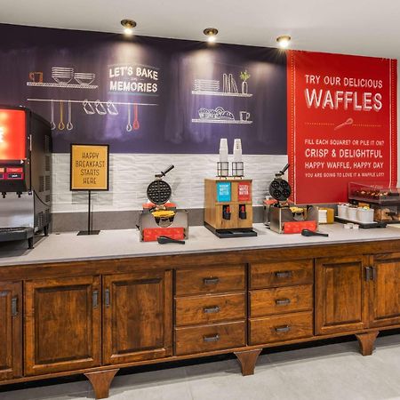 Hampton Inn & Suites Fairbanks Esterno foto