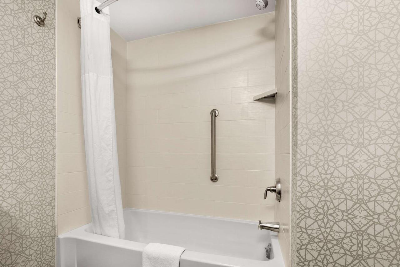 Hampton Inn & Suites Fairbanks Esterno foto