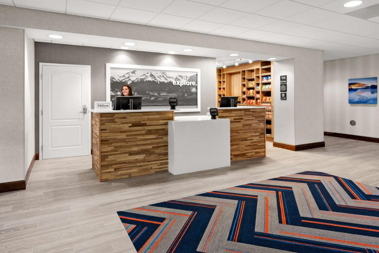Hampton Inn & Suites Fairbanks Esterno foto