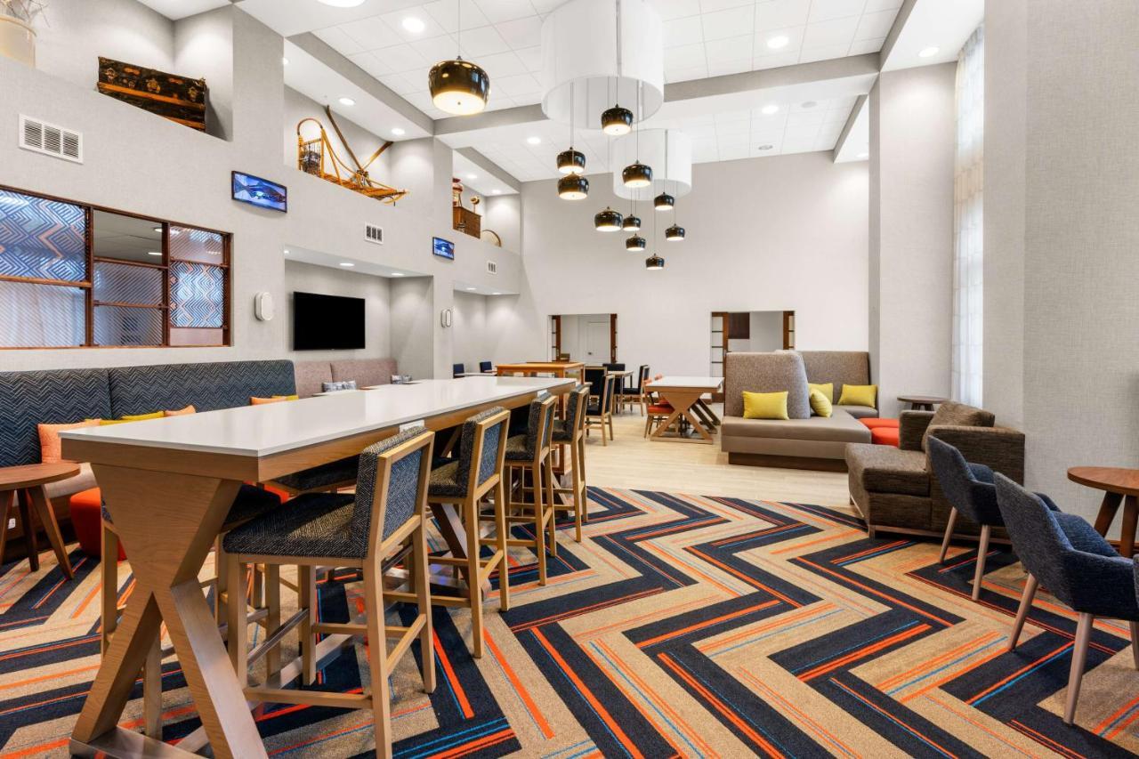 Hampton Inn & Suites Fairbanks Esterno foto
